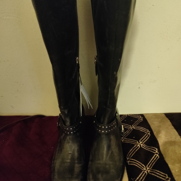 Zara Studio 💯 Leather Boots - Picture 2 of 2